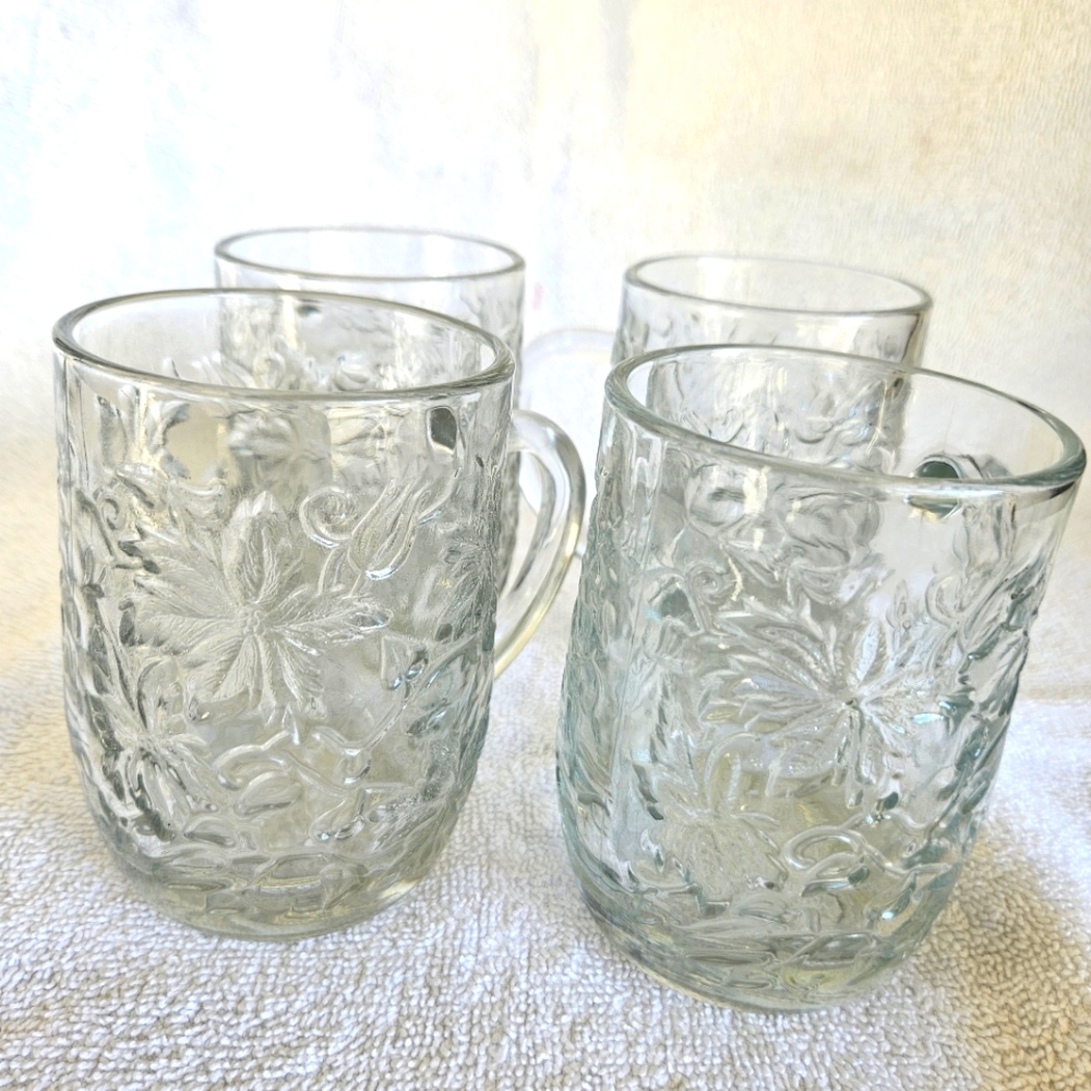 Vintage Princess House Fantasia Clear Crystal Poinsettia 8 Oz Mugs Set of 4 - Picture 1 of 8